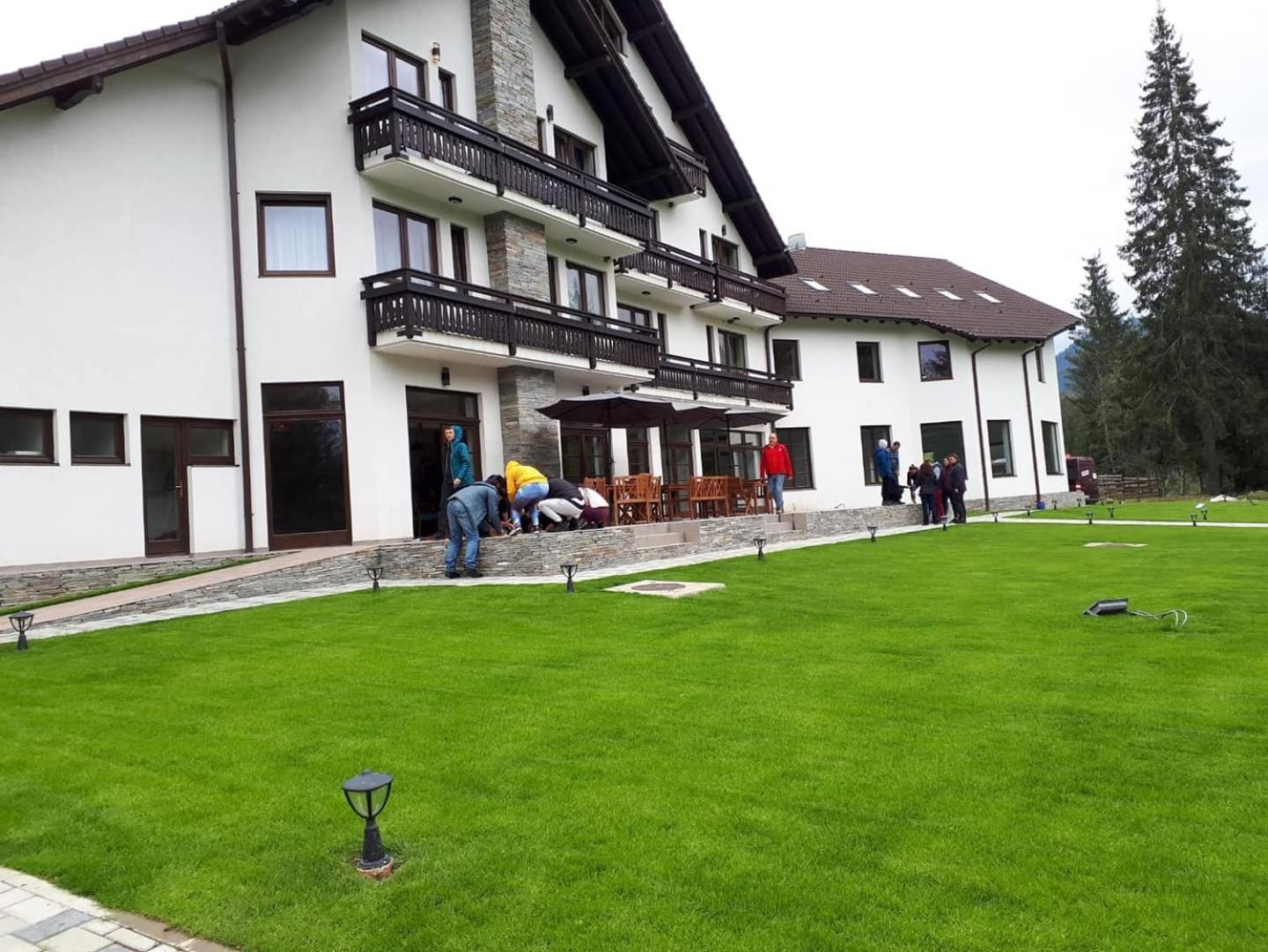 Pensiunea Izvorul Zanelor Colibiţa Exterior foto